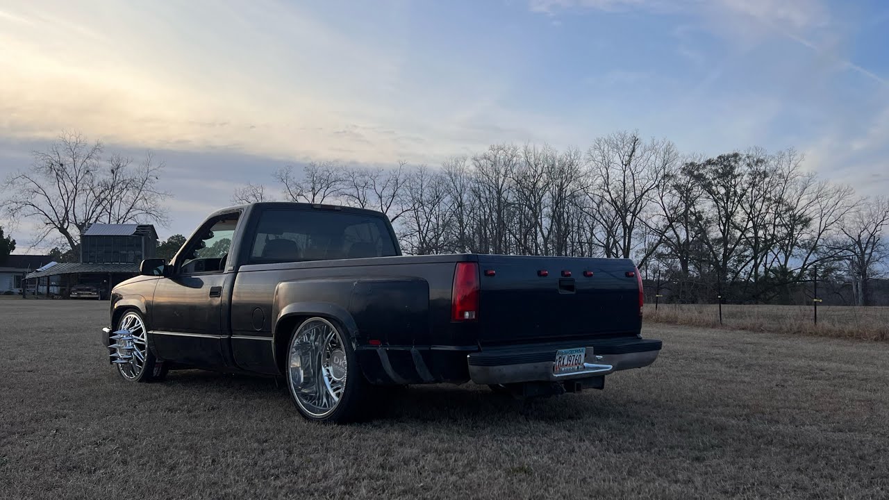 Wide Meat Larry Hoovers on the dually…tuckin 24x16 super single wheels from Dually King on 95 c3500