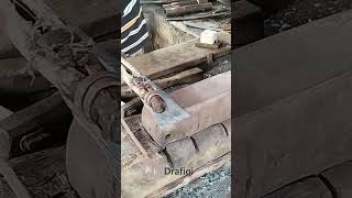 cutting to shape the lawn mower blade #traditionalblacksmith #handycraft #forgingprocess