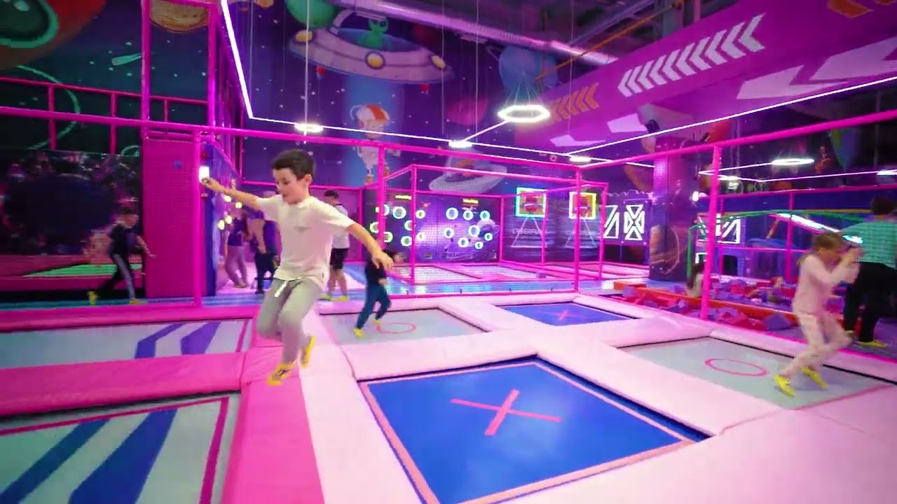 Amenajări locuri de joacă moderne cu LED, Jumpy Iasi x Waterboyz