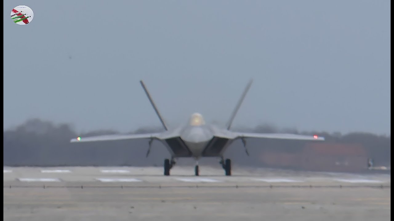 F-22 Raptors At Lakenheath With Radio Comms - AIRSHOW WORLD
