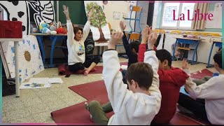 Le yoga pour apaiser les enfants présentant des troubles structurels