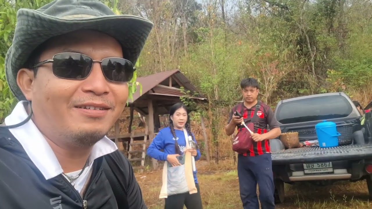 ทีมงานหาผักหวาน