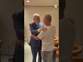 Netanyahu incontra ed elogia l'uomo intervenuto durante l'accoltellamento sul volo di Flydubai