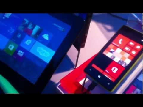 Dimostrazione di trasferimento file tramite NFC tra Windows Phone 8 e Tablet PC Windows 8