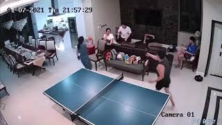Peado Por Una Pala De Ping Pong - Accidente Accidentado