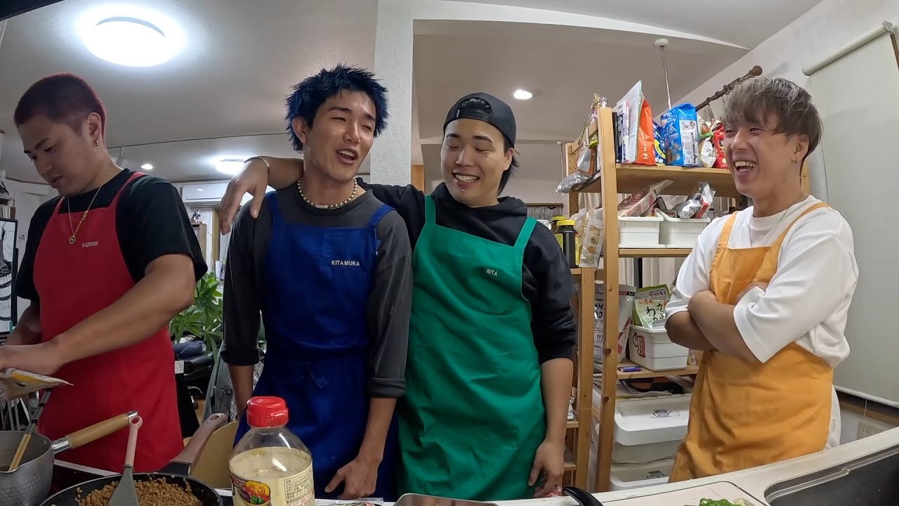 1kg分の大好物を作るシェアハウスのキッチンがやかましすぎたw w