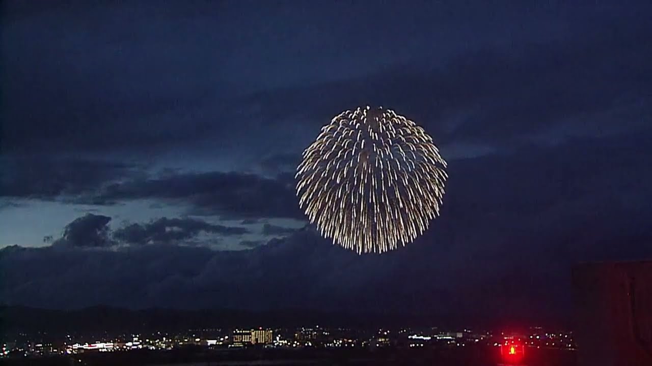 鎮魂】真珠湾攻撃から83年 鎮魂の花火「白菊」打ち上げ 《新潟》 - YouTube