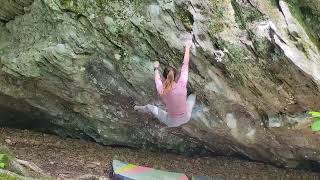 Monkey Paw V4 (Bouldering in Blowing Rock, North Carolina)