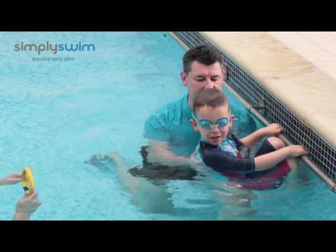 वीडियो: अपने बच्चे को पूल में तैरना कैसे सिखाएं