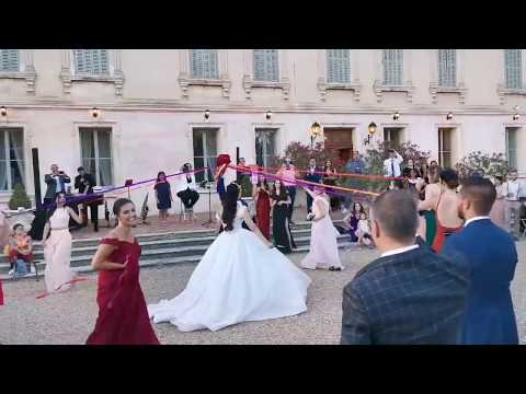 Awesome idea for bouquet Toss (Wedding groom and bride)