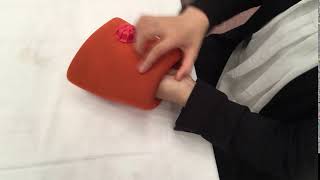 やわらか湯たんぽ（3）筒形タイプ使用イメージ 【三田理化メディカル】