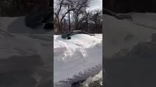 Автівка завалена снігом біля Біляївського перехрестя (Петрове, 27.11.2023)
