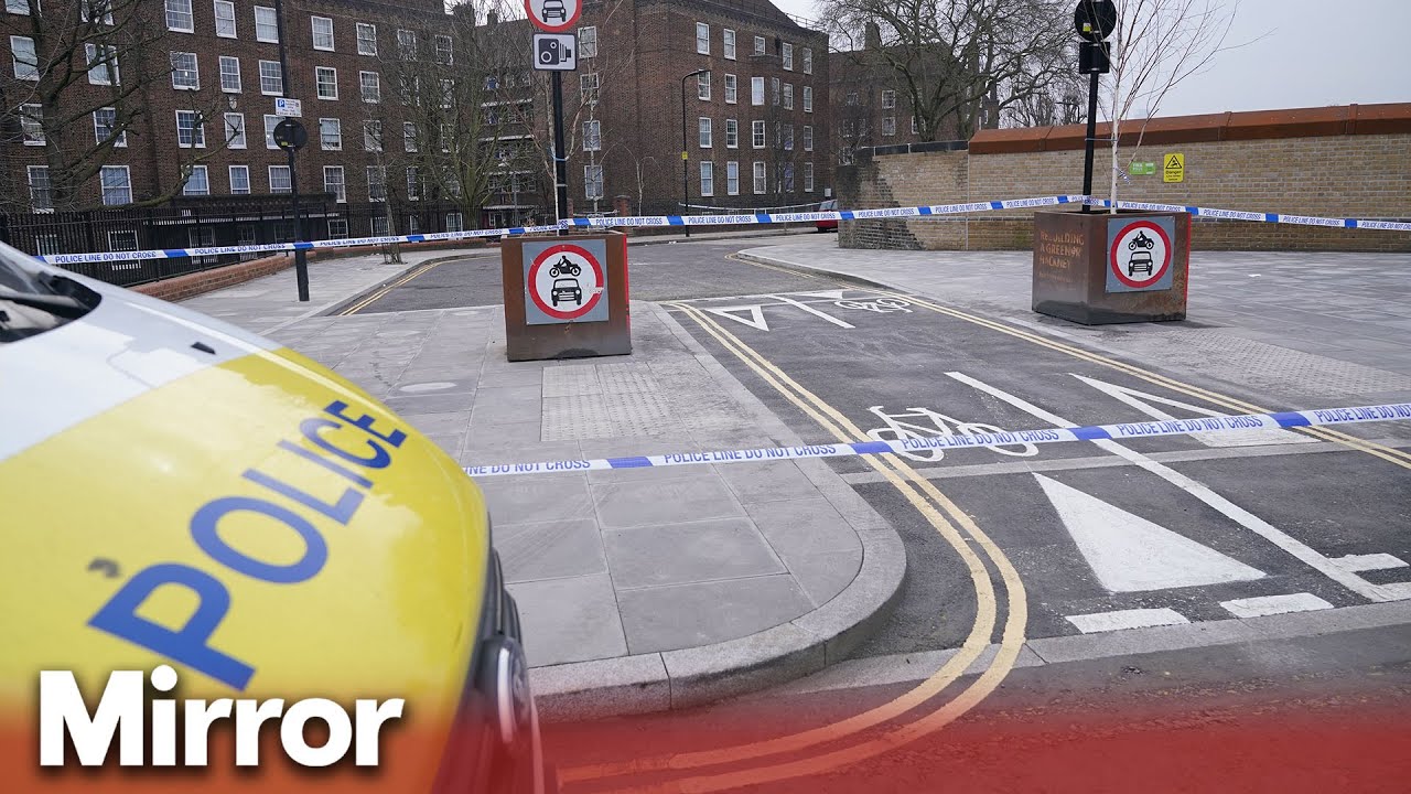 Hackney Jailed Two men arrested after 20-year-old stabbed to death in Hackney - YouTube