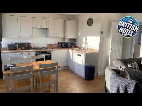 Bay - Brambles Chine, Colwell Bay - 5 star WiFi - Short walk to The Hut and beach - 1 night stays av