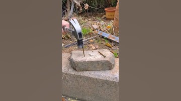 Búa sắt cán dài đóng nhổ đinh có ngàm gắn nam châm hút 2 chế độ , nhổ tiện lợi.