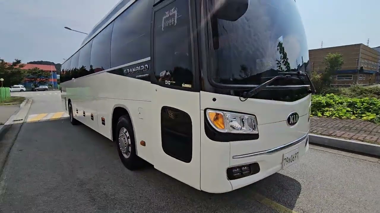 뉴 그랜버드 파크웨이 2013년식 무사고 상태양호 47석 평바닥  음향시설완비 리타더 오토구리스 전도색 소모품일체교환 상담 010 4433 7777 네이버나 다음에서 조선버스 검