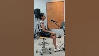 Keren banget video Novia Bachmid latihan nyanyi 