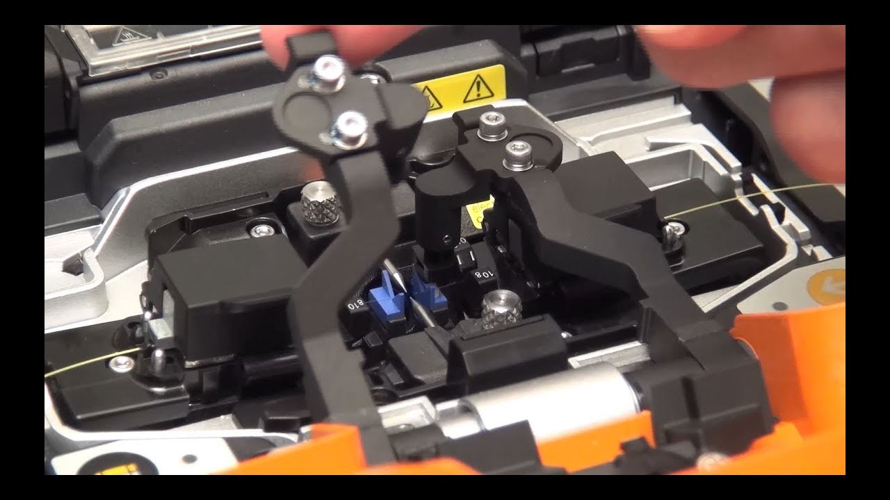 Disengaging the fiber clamps from the hood (Help Video for TYPE-72C/TYPE-82C(no13))