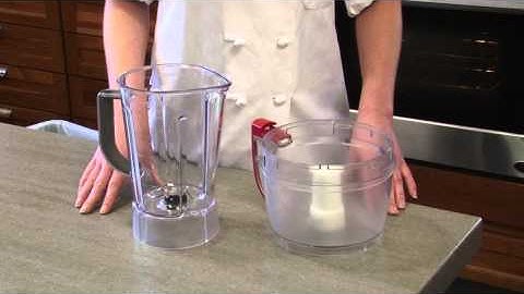 "When Should You Use a Blender Versus a Food Processor?"