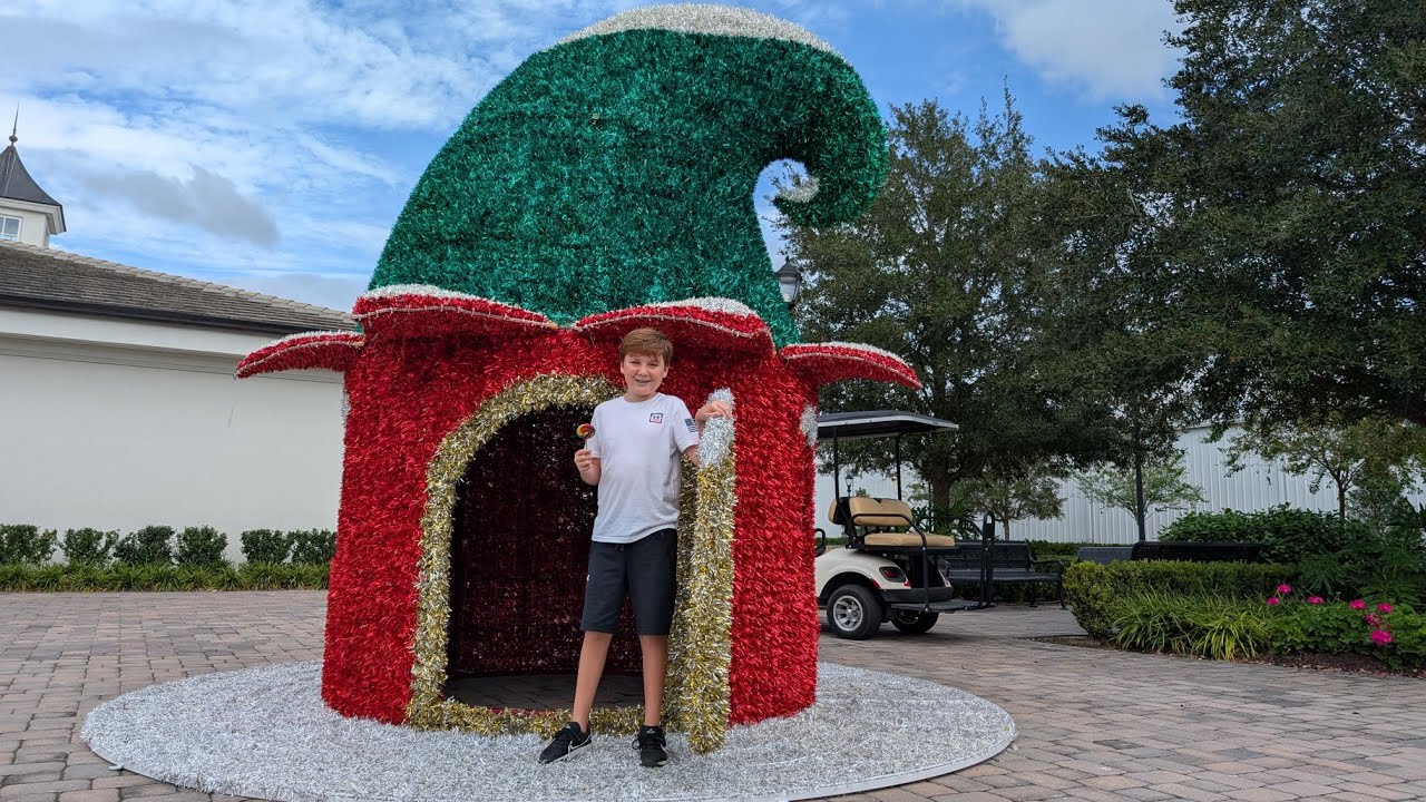 walk-with-me-i-ll-show-you-the-coolest-christmas-decorations-at-the