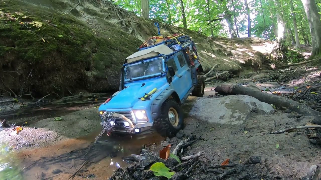 Rc trail in the hole with the Defender 3