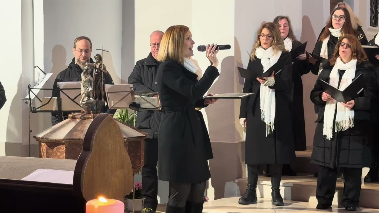 Weihnachtssingen 2024 - chor mauritius & Viki Schwanzer - So wiar i bin