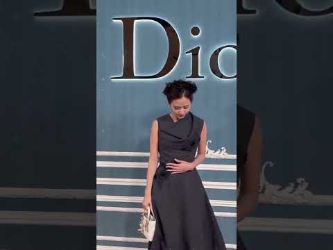 The queen of dior has arrived. #jisoo #blissoo #dior #hongkong