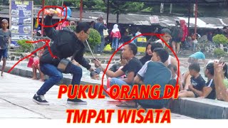 NGAKAK BANGET !PUKUL ORANG DI TEMPAT WISATA ! PRANK GERTAK #Ciwidey Walini 😂