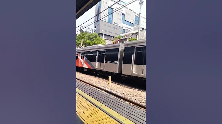 Commuter Line in Indonesia #commuterline #indonesian @Rezda_asri39