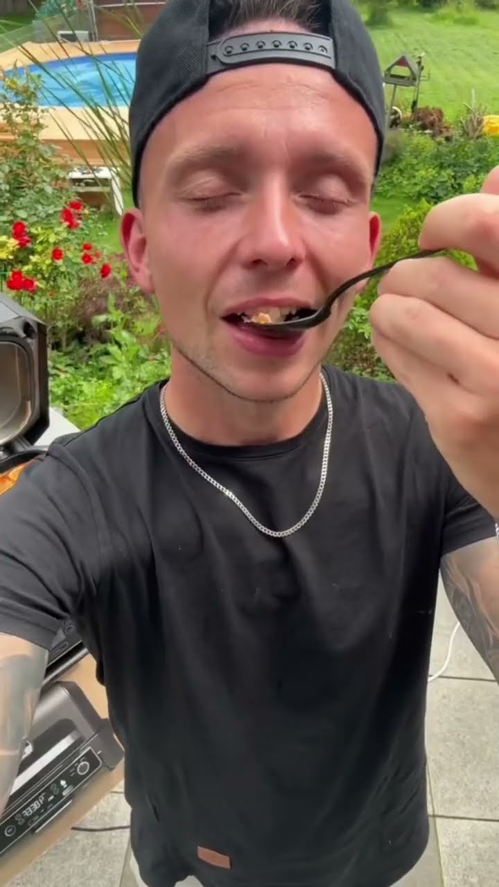 Anzeige Part 2: Auf einem Elektrogrill Lachs auf der Terasse räuchern ...