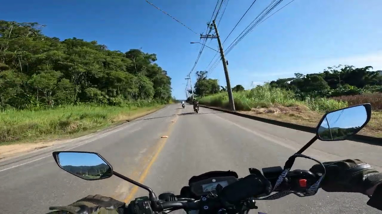 YAMAHA FZ25 Pure Sound | through a country city | POV |