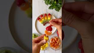 Fruit skewers platter idea🌈 #foodart #colorfulfood #fruitplatters #fruitdesign #tutorial #shorts