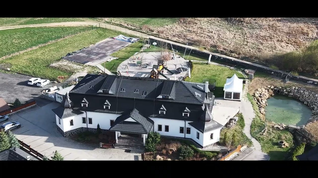 Dronové video — Chalúpky u Babky · stravovanie a wellness