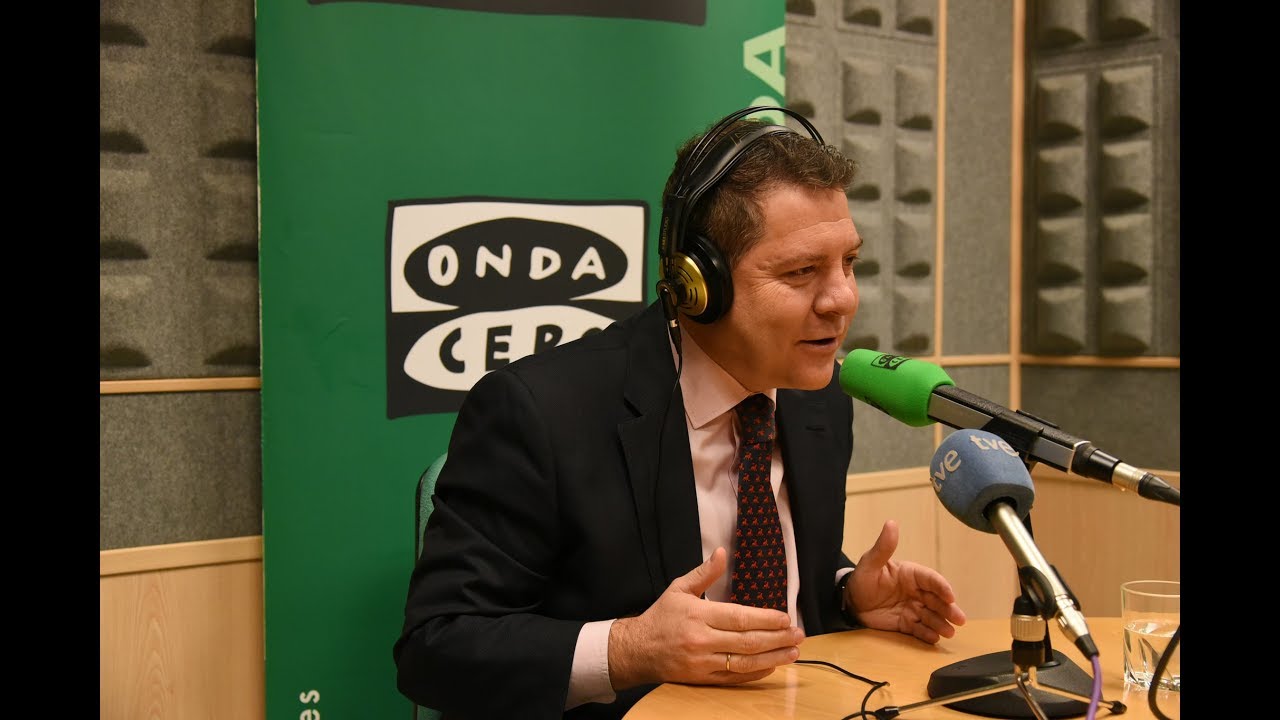 Entrevista a García-Page en el programa 'Mas de Uno' de Onda Cero - YouTube