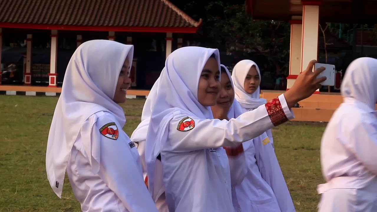 FLASHMOB GOYANG DAYUNG MERAIH BINTANG - SMK Indonesia Putera