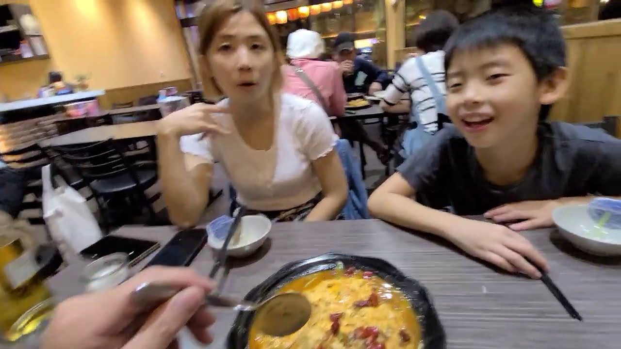 全家一起吃蝦子！我愛麻辣炸蛋！