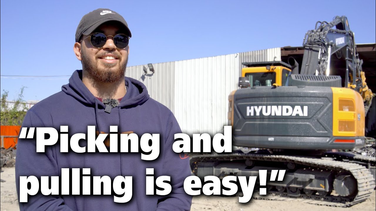 Bill Dee's Auto Salvage Dismantles Cars with Their Hyundai HX235ALCRD & SAS Extreme Auto