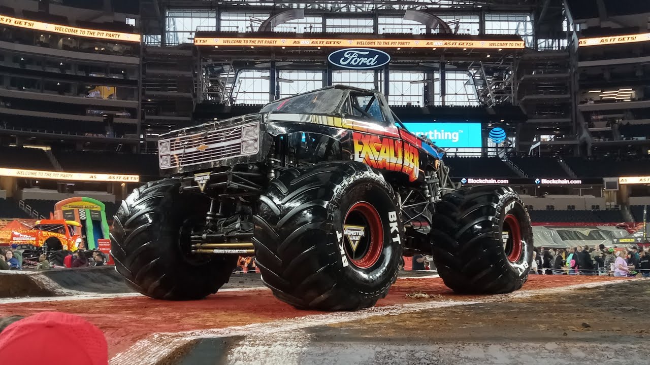 Monster Jam Arlington 2025 Excaliber (Mike Pagliarulo) Freestyle