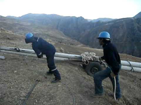 Vídeo: Postes De Pedra Para O Século 21