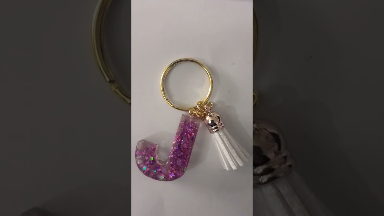Guarda Resin Keyring Charm - Letter J in Pink su YouTube Guarda Resin Keyring Charm - Letter J in Pink su YouTube