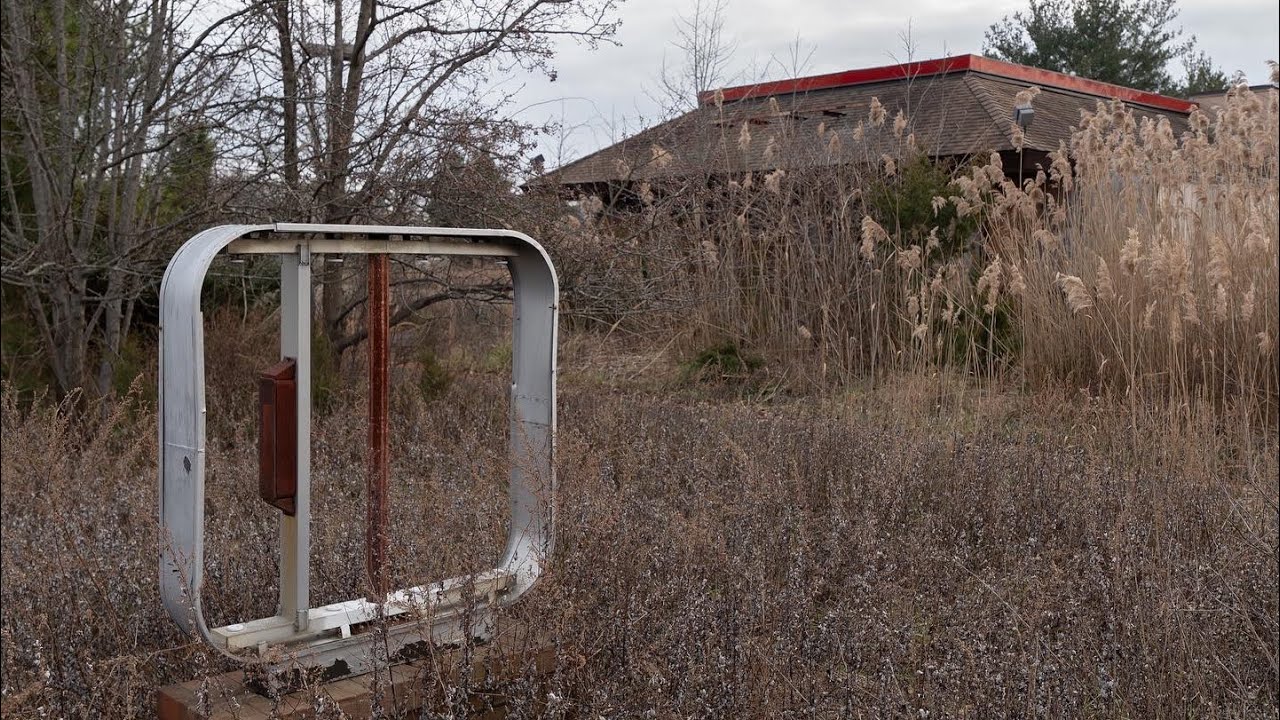 Exploring an Abandoned 90s Burger King - YouTube