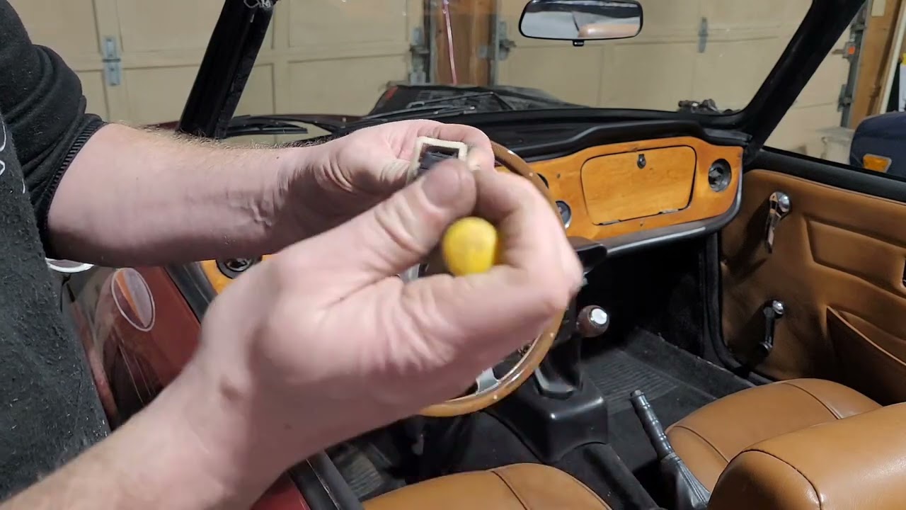 Triumph Tr6 dash wood removal Part -1