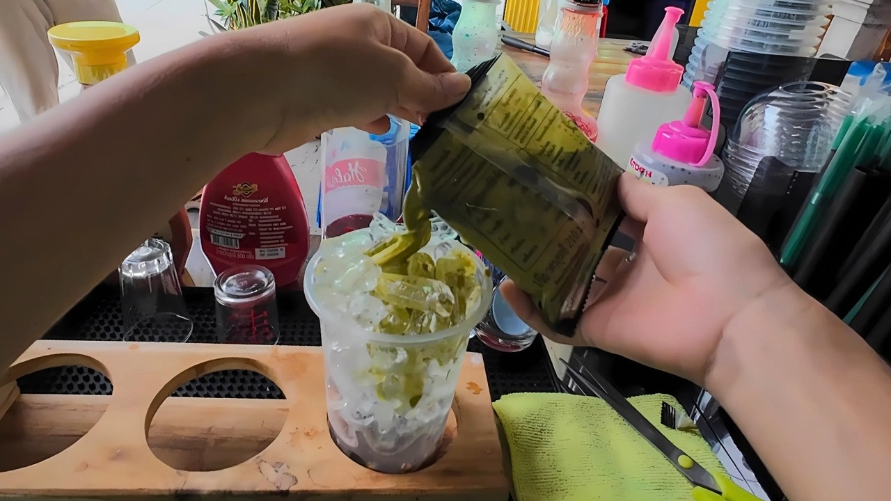 Cool & Refreshing! 🧊 Thai Green Iced Tea ชาเขียวเย็นไทย