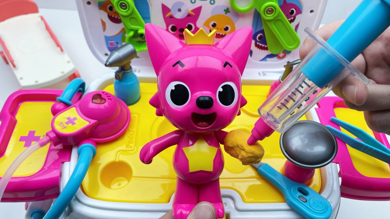 Pinkfong Plays On Swings and Slides 💉Pinkfong visits Doctor 🚑 Ambulance Playset ASMR | Review Toys