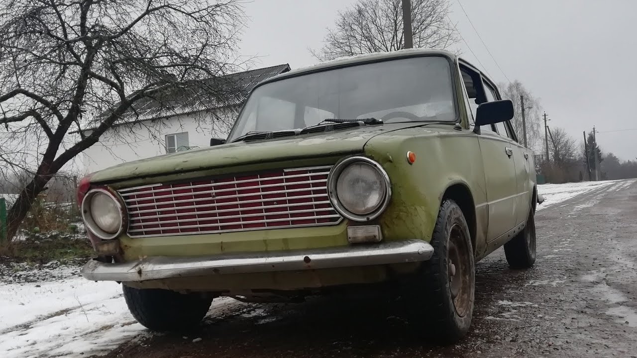 Копейка машина вишневая