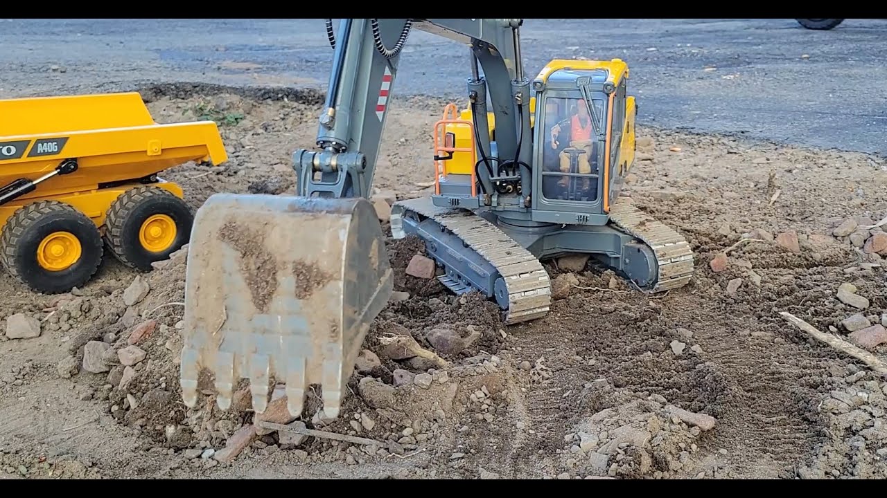 Volvo EC160E and A40G Moving Dirt
