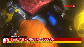 Evakuasi Korban Kecelakaan Yang Terjepit Didalam Mobil Yang Terhimpit Truk Hino Bermuatan Penuh