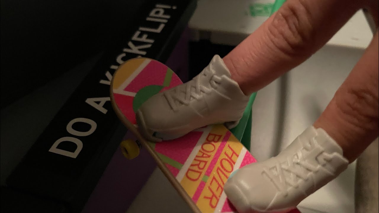 Fingerboard Marty Mickfly hover board from back to the future