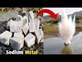 क्या हुआ जब सोडियम मेटल को पानी में डाला -Sodium Metal in Water Experiment | हमे ऐसा नहीं करना चाहिए