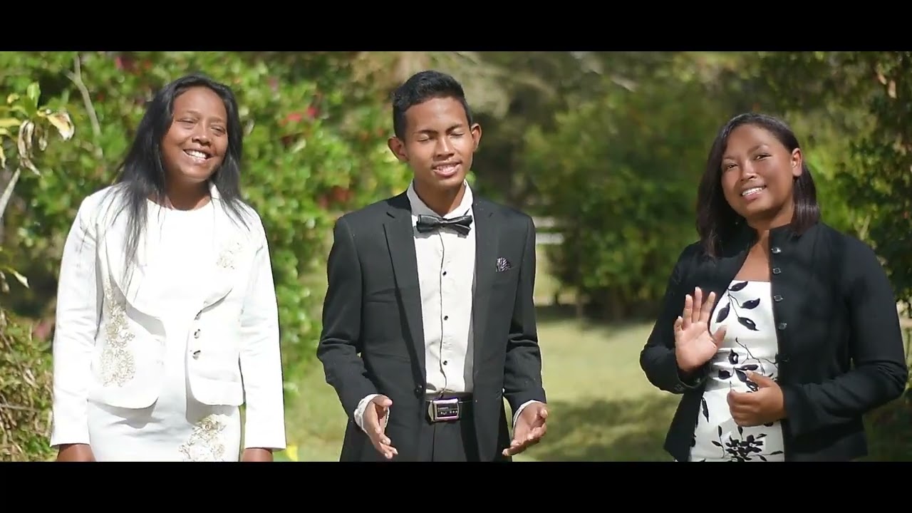 1 VONINAHITRA DERA LAZA / AKON'NY KINTANA FITARIK'ANDRO 